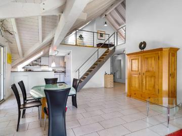 Grosszügige 5.5 Zimmer Maisonette Wohnung im Herzen von Studen
