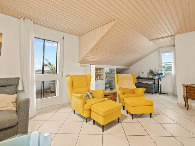 GROSSZÜGIGE 5.5 ZIMMER DACHWOHNUNG MIT AUSBAUMÖGLICHKEITEN