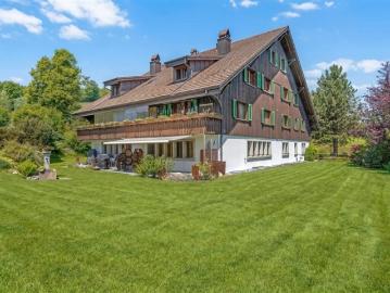 Grosszügige 5.5 Zimmer Gartenwohnung mit herrlicher Aussicht ins Grüne