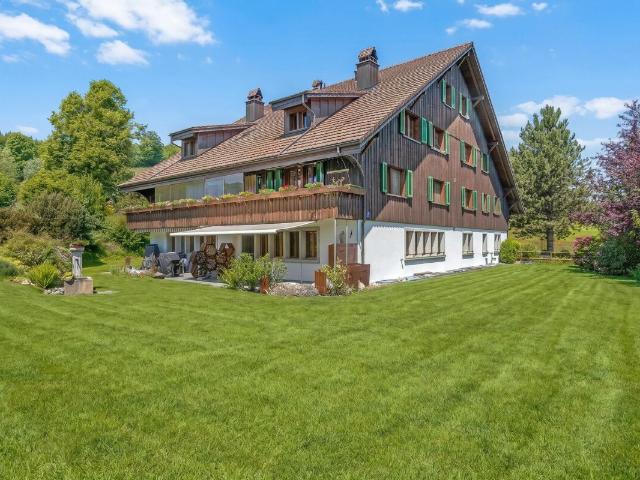 Grosszügige 5.5 Zimmer Gartenwohnung mit herrlicher Aussicht ins Grüne