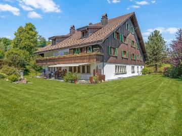 Grosszügige 5.5 Zimmer Gartenwohnung mit herrlicher Aussicht ins Grüne