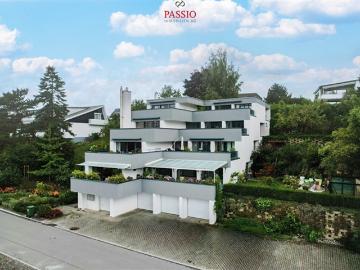Grosszügige 5,5 Zimmer Terrassenwohnung mit herrlicher Weitsicht