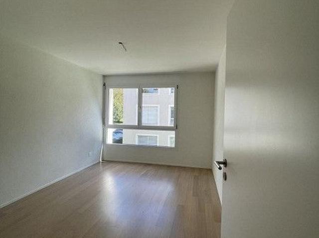 Attraktive 5.5 Zimmer Erdgeschosswohnung mit grosszügigem Wohnkonzept