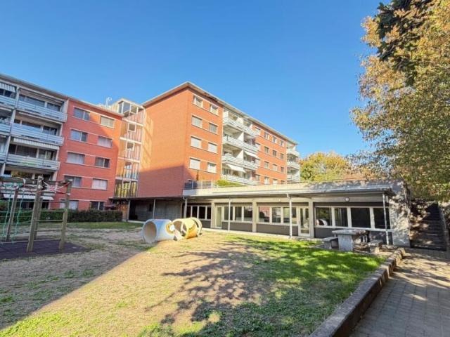 Grosszügige 5.5 Zimmer Wohnung mit Balkon & Tiefgarage