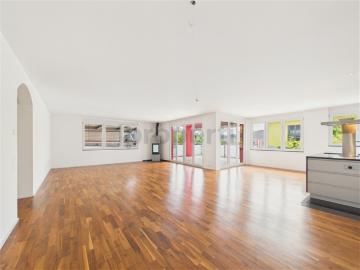 Grosszügige 5.5 Zimmer Wohnung mit Balkon, Wilen b. Wil