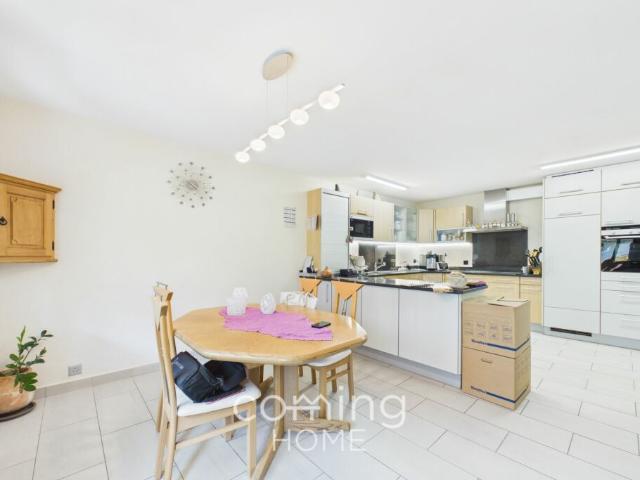 Grosszügige 5.5 Zimmer Wohnung mit Balkon in Brigerbad