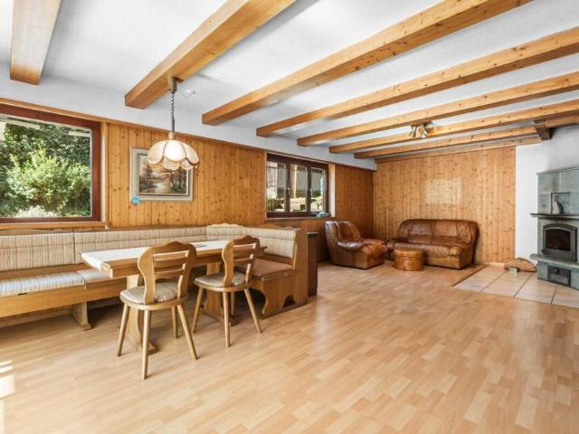 Grosszügige 5.5 Zimmer Wohnung mit Garten und herrlicher Aussicht in Schwanden
