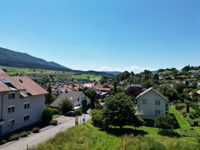 Grosszügige 5.5 Zimmer Wohnung mit gedecktem Südwest Balkon