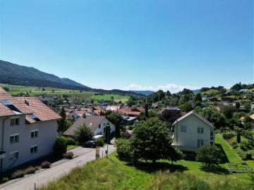 Grosszügige 5.5 Zimmer Wohnung mit gedecktem Südwest Balkon