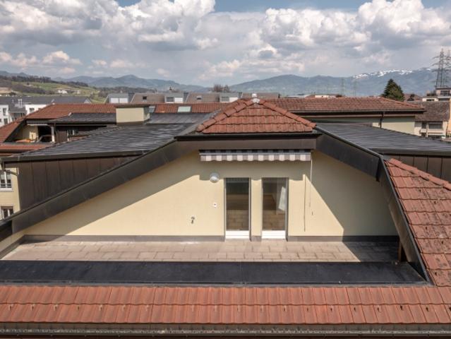 Grosszügige 5.5 Zimmer Wohnung mit Terrasse