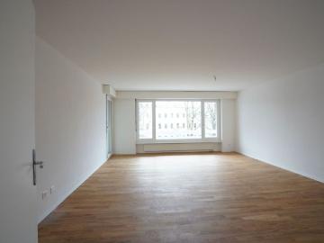 Grosszügige 5.5 Zimmerwohnung mit Wintergarten und zwei Balkonen in Wil