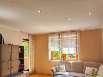 Großzügige 6 Zimmer Wohnung mit Garten und Balkon in naturnaher Lage