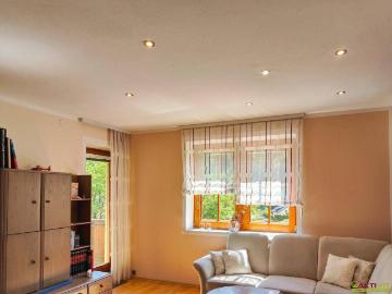 Großzügige 6 Zimmer Wohnung mit Garten und Balkon in naturnaher Lage