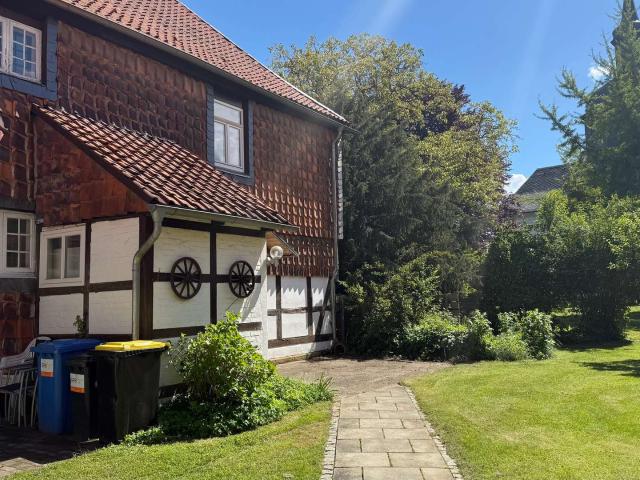 Großzügige 6 Zimmer Wohnung mit historischem Charme