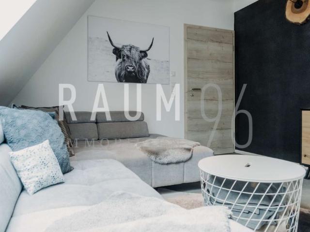 Großzügige 6 Zimmer Dachgeschosswohnung im Neubau mit Balkon in Loffeld