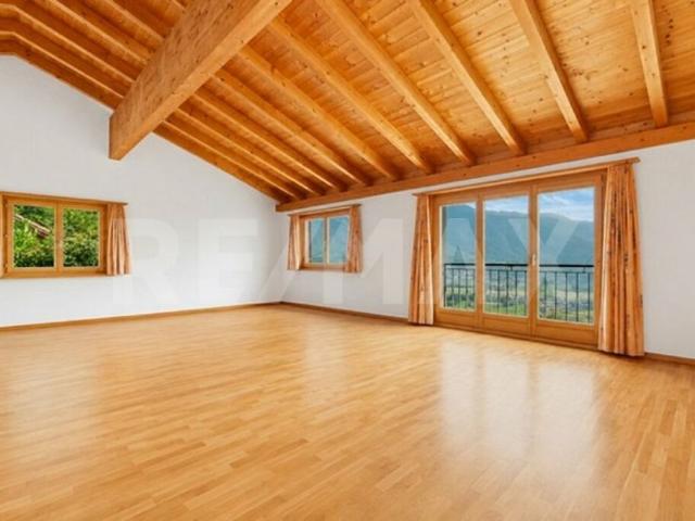 Grosszügige 6½ Zimmer Maisonettewohnung mit Garten und schöner Aussicht