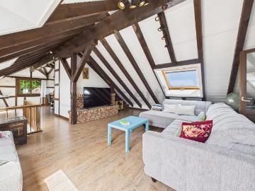 6.5 Zimmer Maisonette mit Renovationspotenzial in Meierskappel