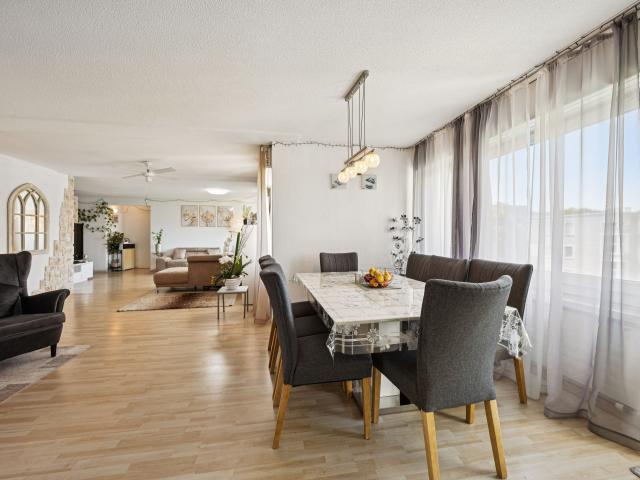 Grosszügige 6.5 Zimmer Dachwohnung mit flexiblem Grundriss teilbar in 3.5 und 4.5 Zimmer Wohnung