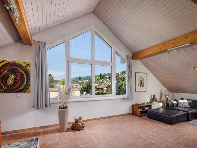 Grosszügige 6.5 Zimmer Dachwohnung an bester Lage