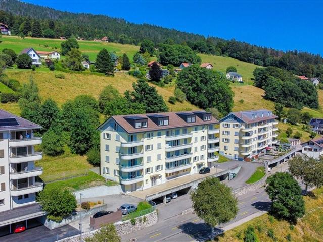 Geräumige 6.5 Zimmer Stockwerkwohnung mit Balkon Blick auf die Alpen