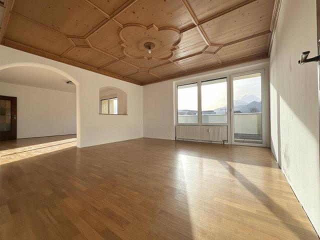 7 Zi Wohnung mit 5 Balkonen – auch teilbar in zwei Einheiten