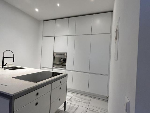Großzügige 7 Zimmer Wohnung mit 2 Balkonen und 2 Stellplätzen in Karlsruher Top Innenstadtlage