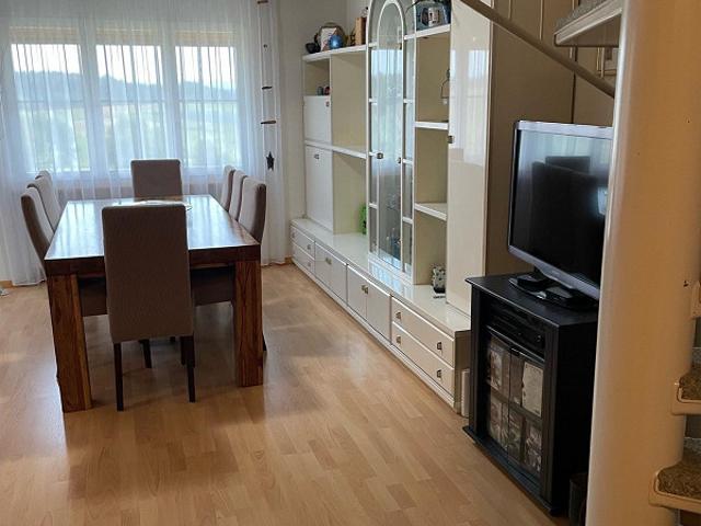 Grosszügige 7 Zimmer Maisonettewohnung 2.+3.OG mit Balkon