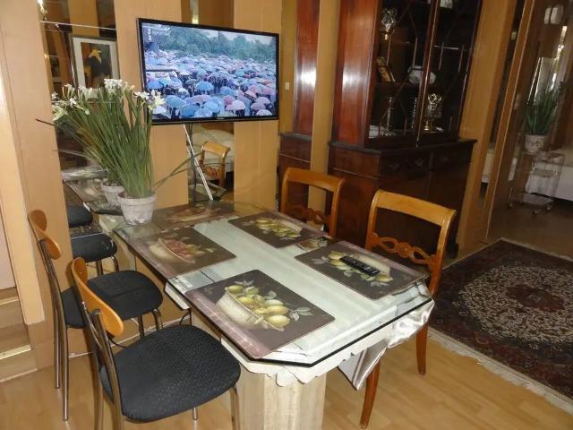 Großzügige 95m² Citywohnung mit Terasse, Dusseldorf Amsterdam Apartments for Rent