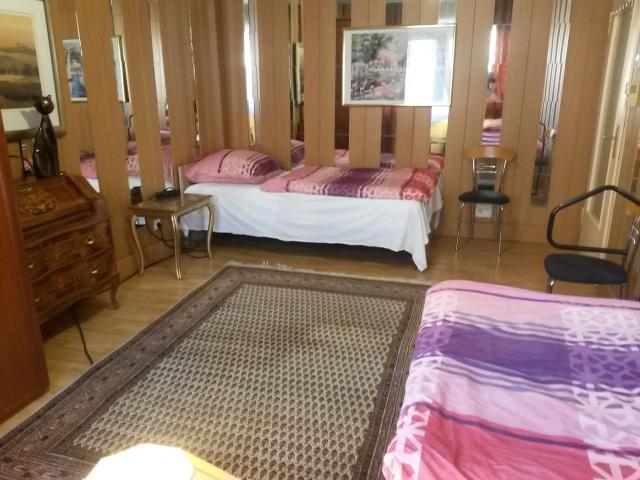 Großzügige 95m² Citywohnung mit Terasse, Dusseldorf Amsterdam Apartments for Rent