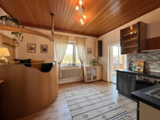 Großzügige 123 m² Wohnung mit Garten und Garage