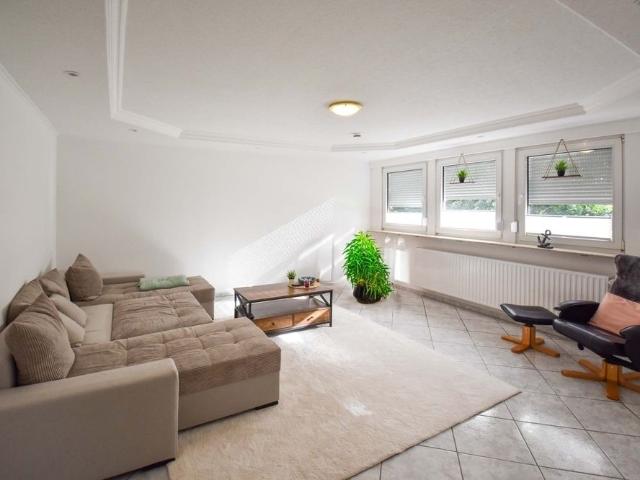 Großzügige 130 m² Dachgeschosswohnung mit Einbauküche in Neuvrees ideal für Paare