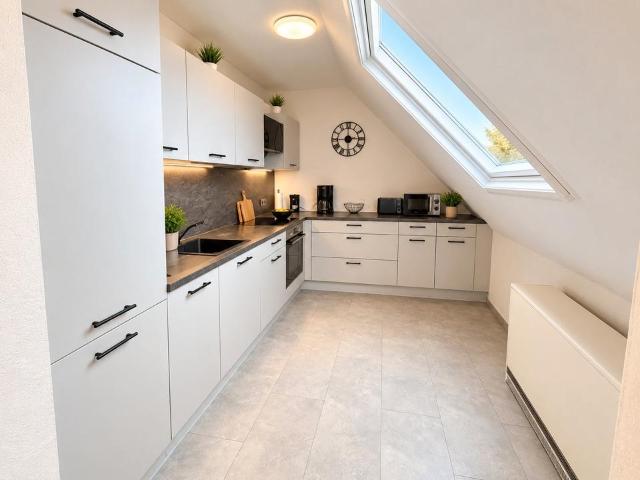 Großzügige 145 m² Wohnung auf 2 Ebenen mit Loggia und Garten