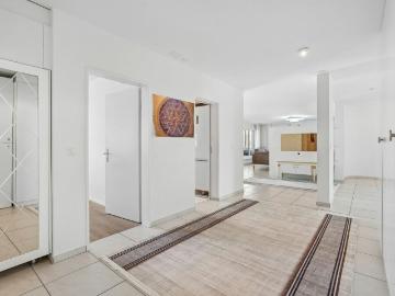 Grosszügige 170 m² Wohnung mit Wintergarten, Cheminee und viel Wohnkomfort