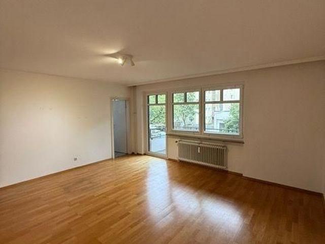 Großzügige 1 Zi. Whg. mit Süd Balkon und separater Einbauküche