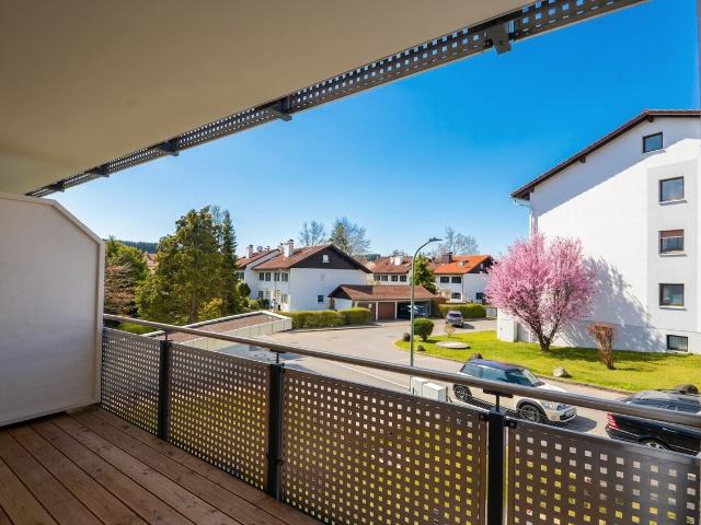 Großzügige 1 Zimmer Wohnung mit sonnigem Balkon