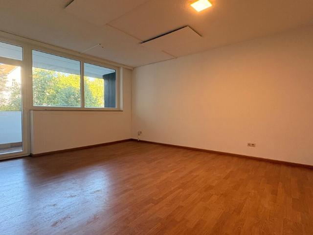 Großzügige 1 Zimmer Wohnung in zentraler Lage mit Balkon und Tiefgaragenstellplatz