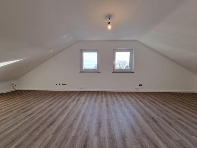Großzügige 1 Zimmer Dachgeschoss in Leverkusen Opladen