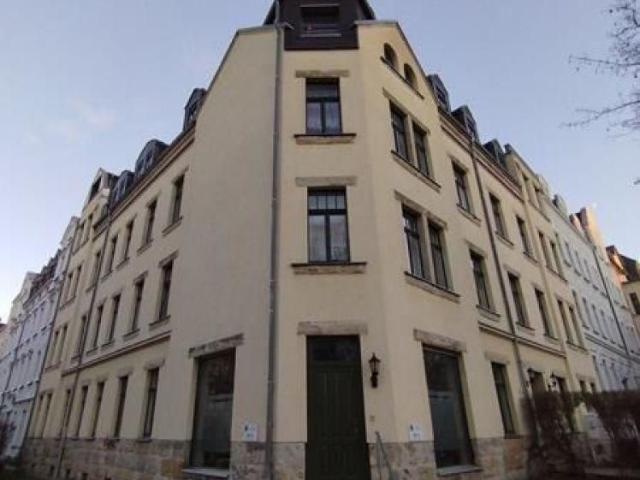 Großzügige 1 Zimmer mit Laminat und Wannenbad in sehr guter Lage