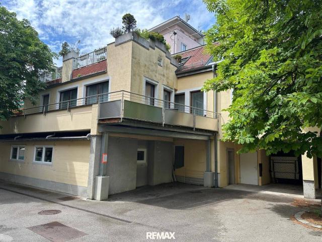 Großzügige 215 m² Wohnung mit 35 m² Terrasse in Innenhoflage!