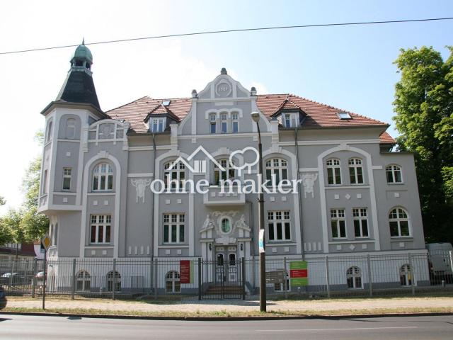 Großzügige 2 Raum Wohnung in denkmalgeschützter Villa