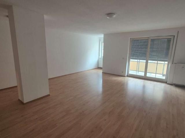 Großzügige 2 Raum Wohnung mit 2 Balkonen & Stellplatz im Südviertel