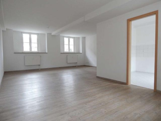 großzügige 2 Raum Wohnung mit Badewanne im Souterrain