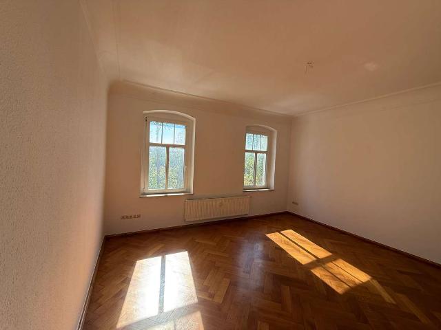 Großzügige 2 Raum Wohnung mit Balkon und Parkett