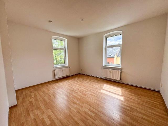 Großzügige 2 Raum Wohnung mit Einbauküche in ruhiger Lage!