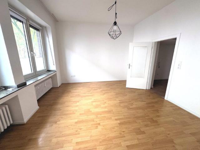 Großzügige 2 Zi. Whg. mit Balkon, Nähe UNI