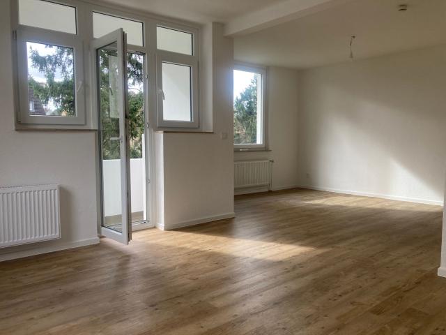 Großzügige 2 Zi Wohnung mit Loggia sucht nach Modernisierung einen neuen Bewohner
