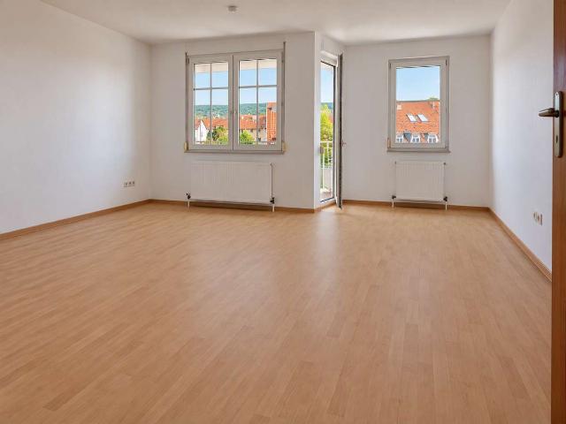 Großzügige 2 Zimmer Wohnung mit 64 m², Balkon und schönem Ausblick