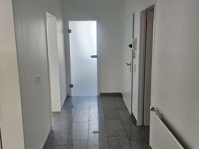 Großzügige 2 Zimmer Wohnung mit 100 m² & Terrasse