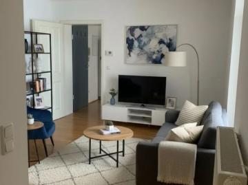großzügige 2 Zimmer Wohnung mit Terrasse und möblierter Küche