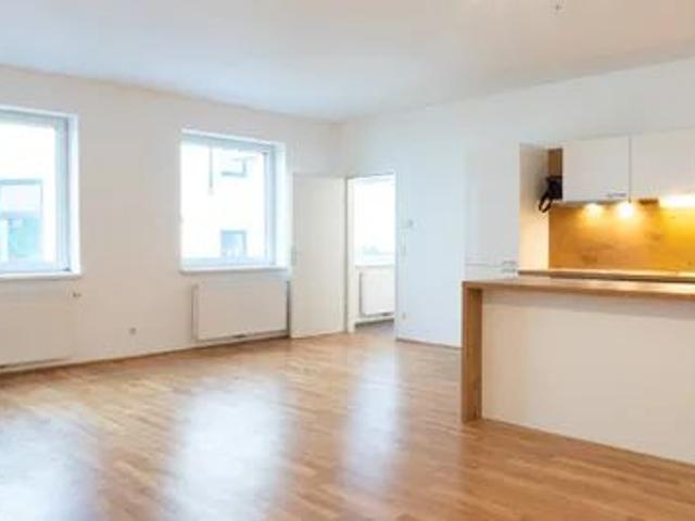 Großzügige 2 Zimmer Wohnung mit toller Küche, Schrankraum und großem Keller